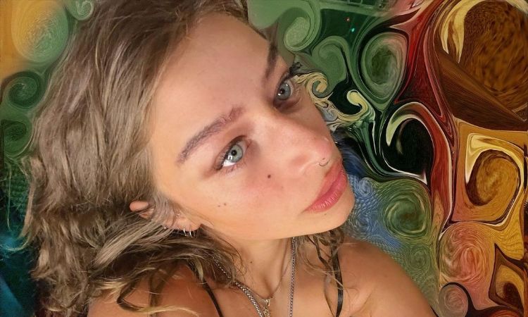 A picture of Odessa A'zion. 